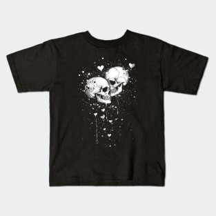 Couple Skull falling in love | Valentines Day Skull Kids T-Shirt